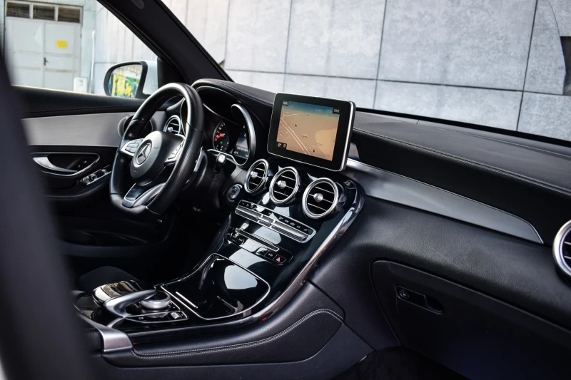Mercedes-Benz GLC 220 4-MATIC AMG LINE FULL, снимка 14 - Автомобили и джипове - 53145026