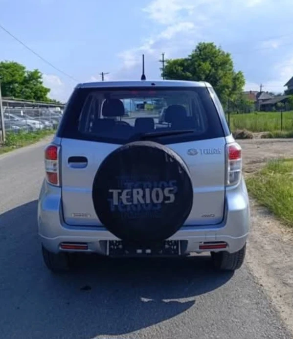Daihatsu Terios 4х4 1.5 бензин , снимка 8 - Автомобили и джипове - 55137556