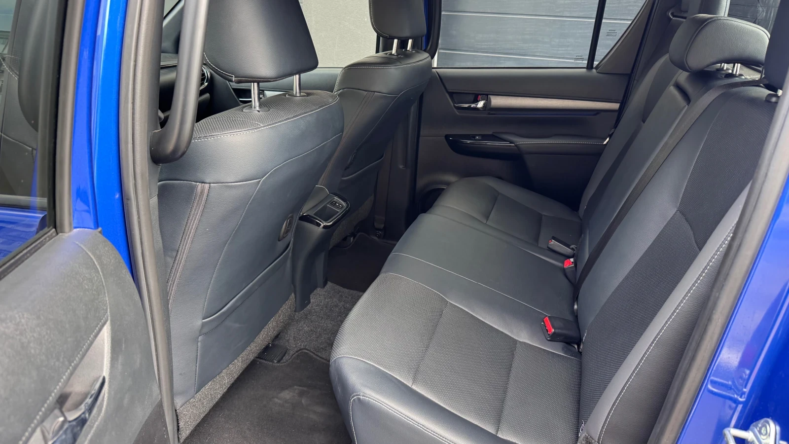 Toyota Hilux 3.0D INVINCIBLE, снимка 10 - Автомобили и джипове - 54296004