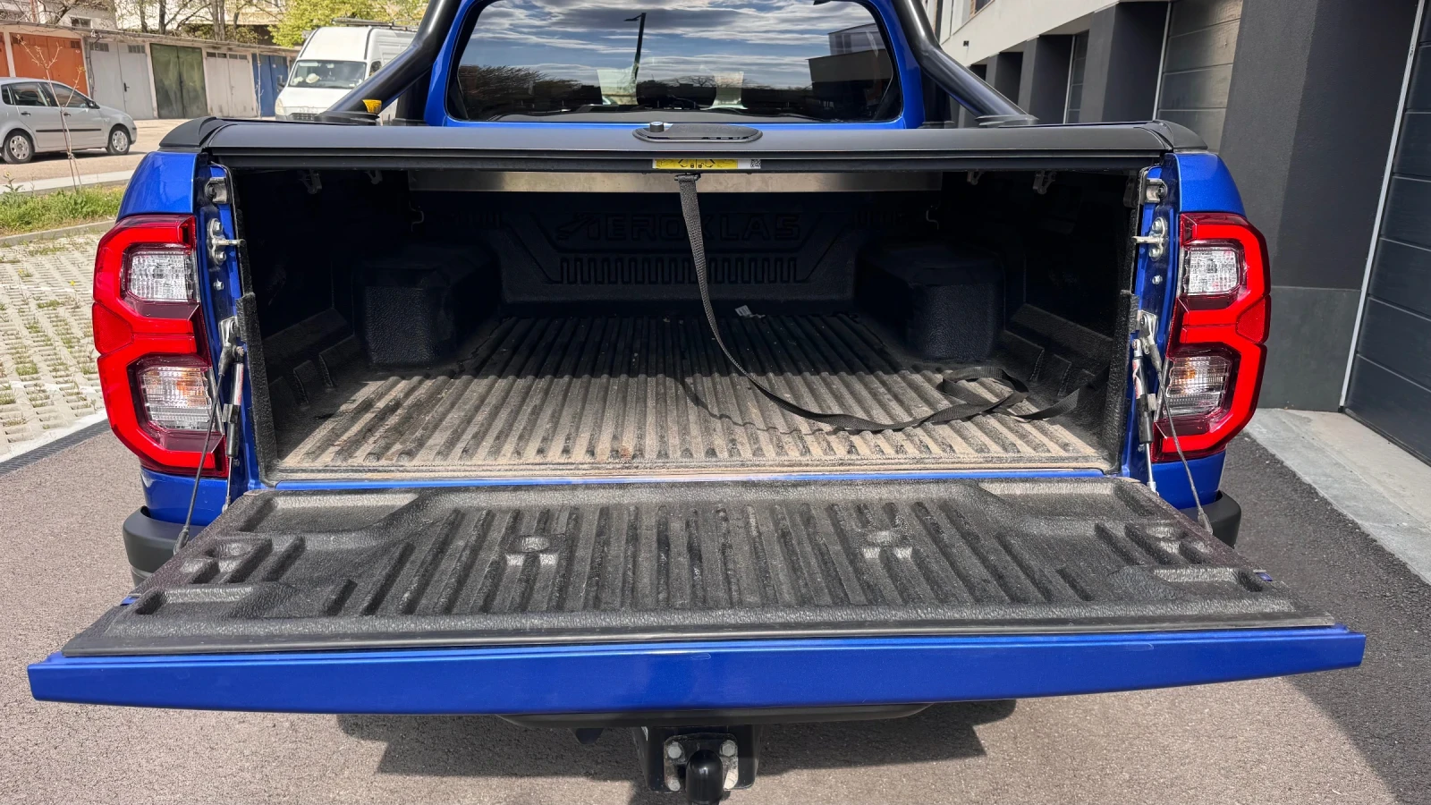 Toyota Hilux 3.0D INVINCIBLE, снимка 5 - Автомобили и джипове - 54296004