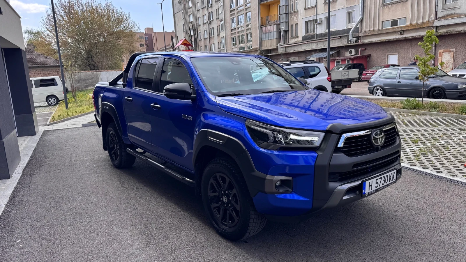 Toyota Hilux 3.0D INVINCIBLE, снимка 2 - Автомобили и джипове - 54296004