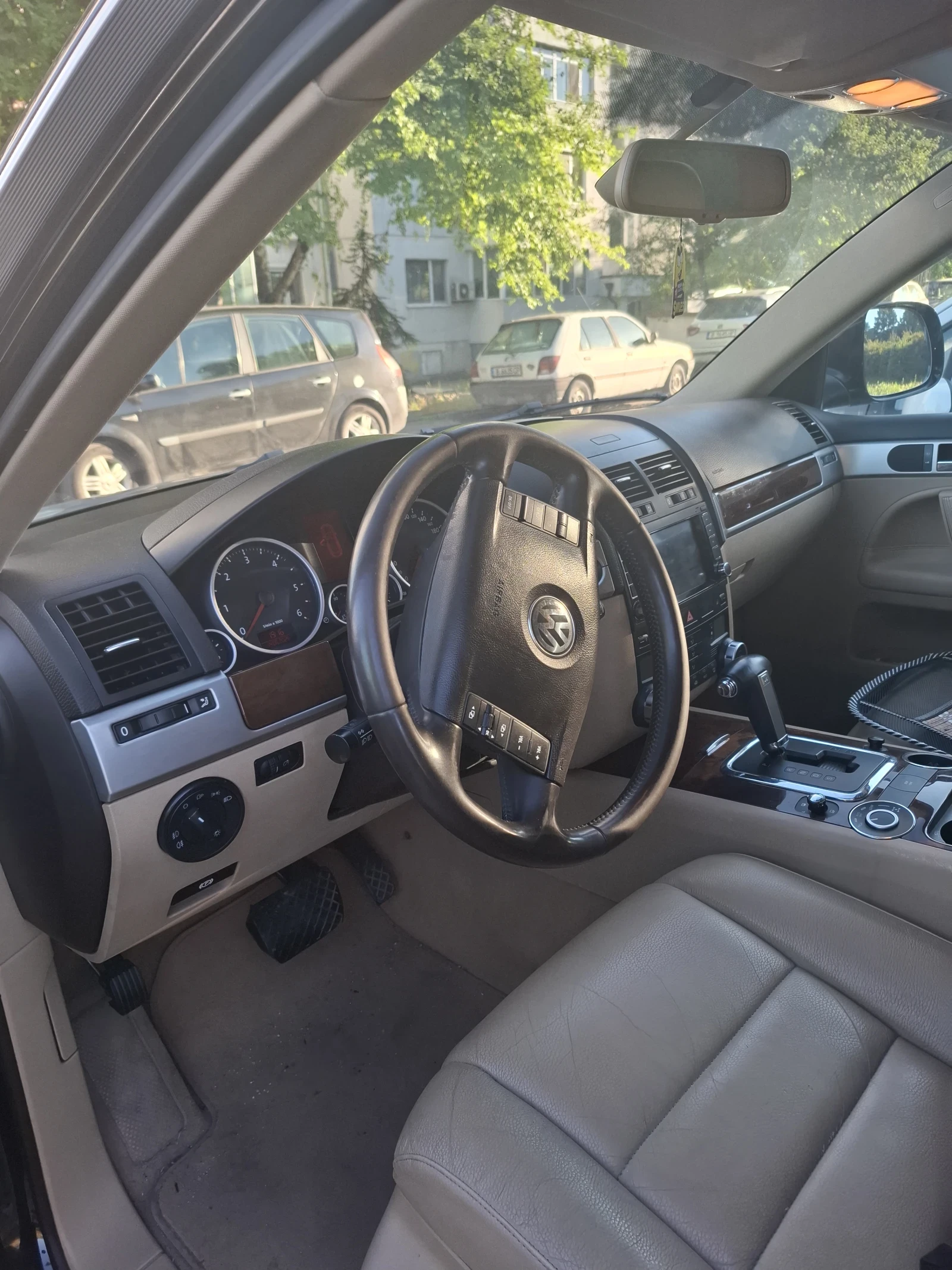 VW Touareg, снимка 4 - Автомобили и джипове - 54961114