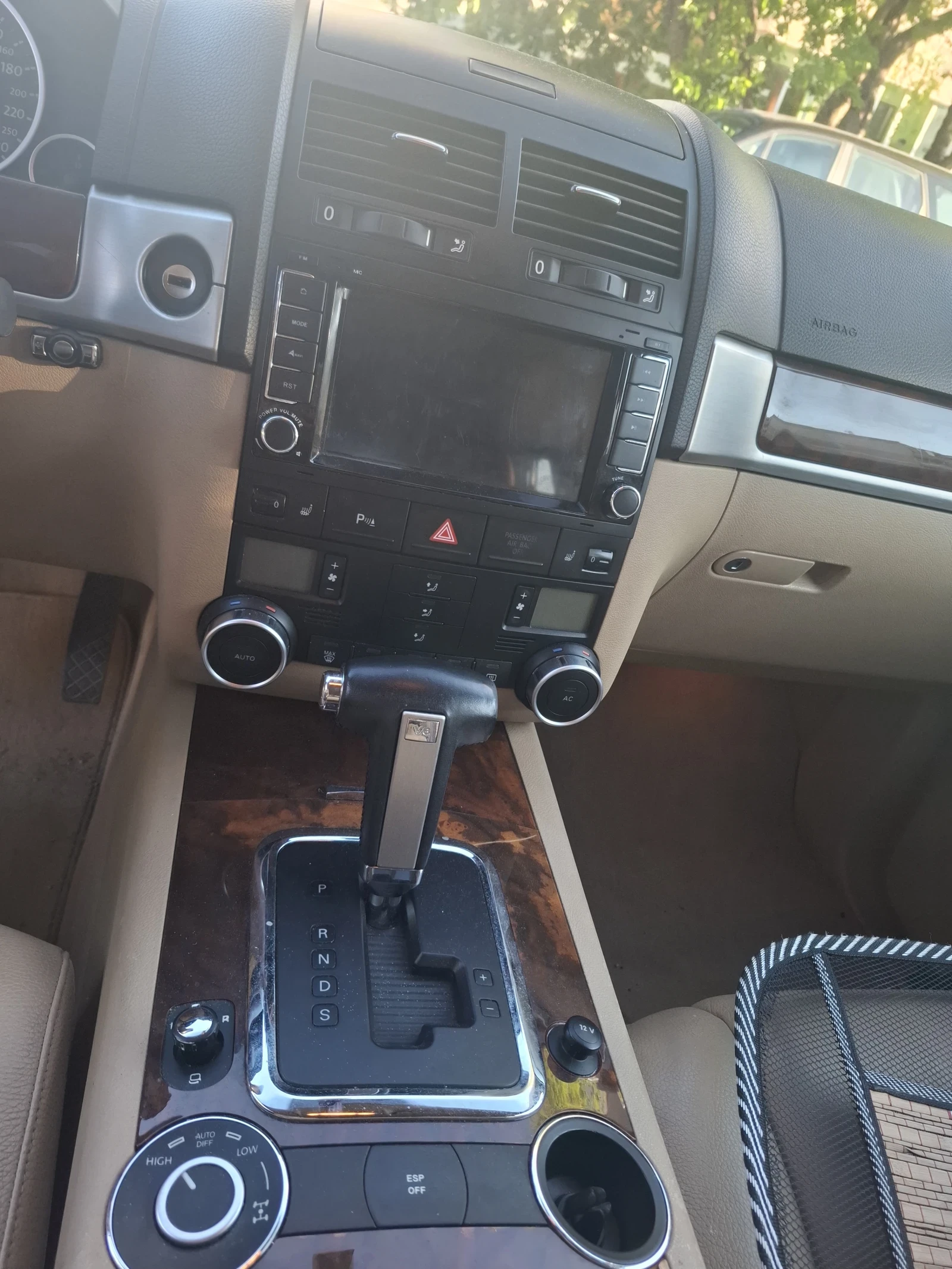 VW Touareg, снимка 5 - Автомобили и джипове - 54961114
