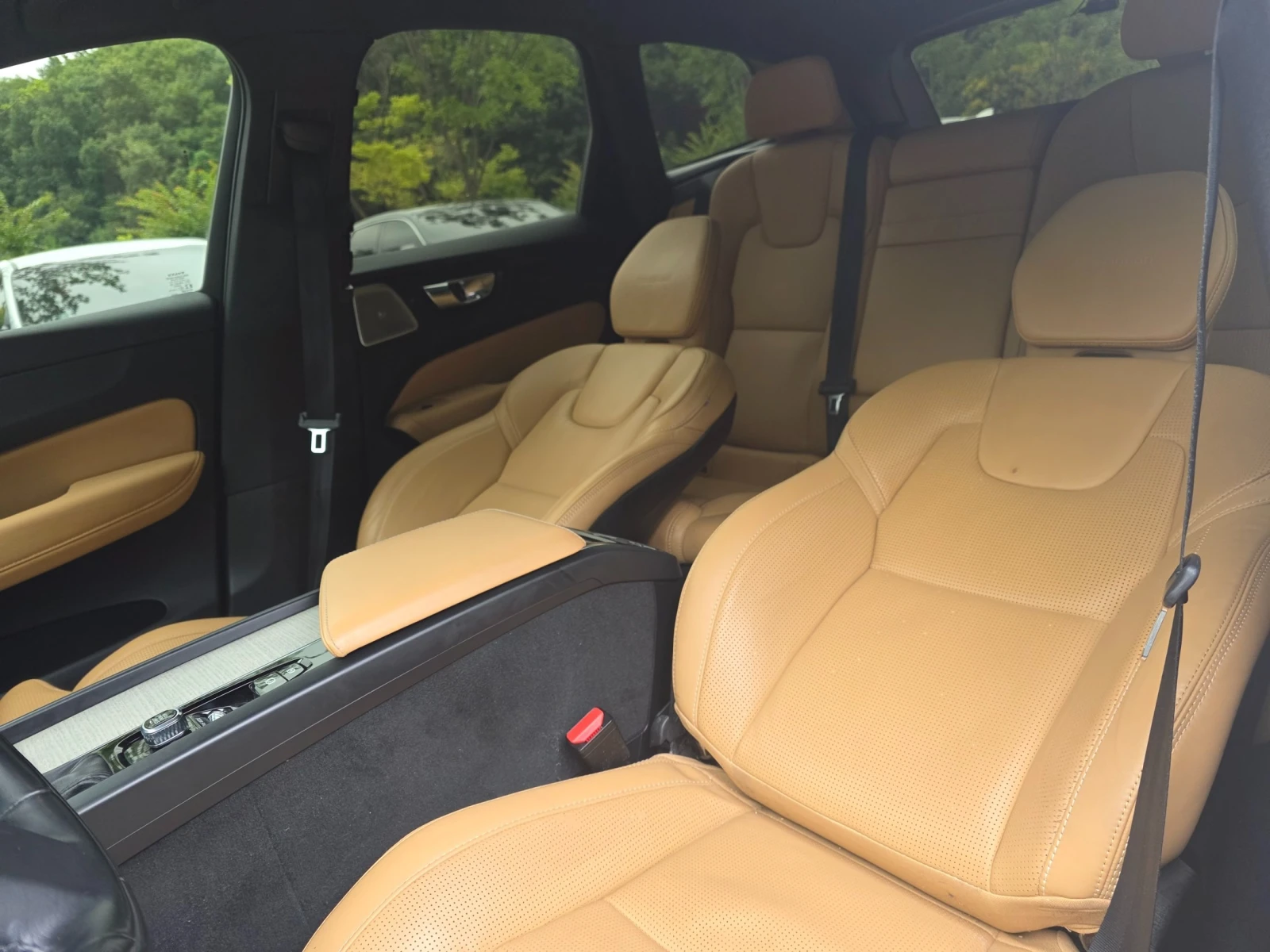 Volvo XC60 D5* Inscription* Navi* Camera* Pano, снимка 11 - Автомобили и джипове - 55251974
