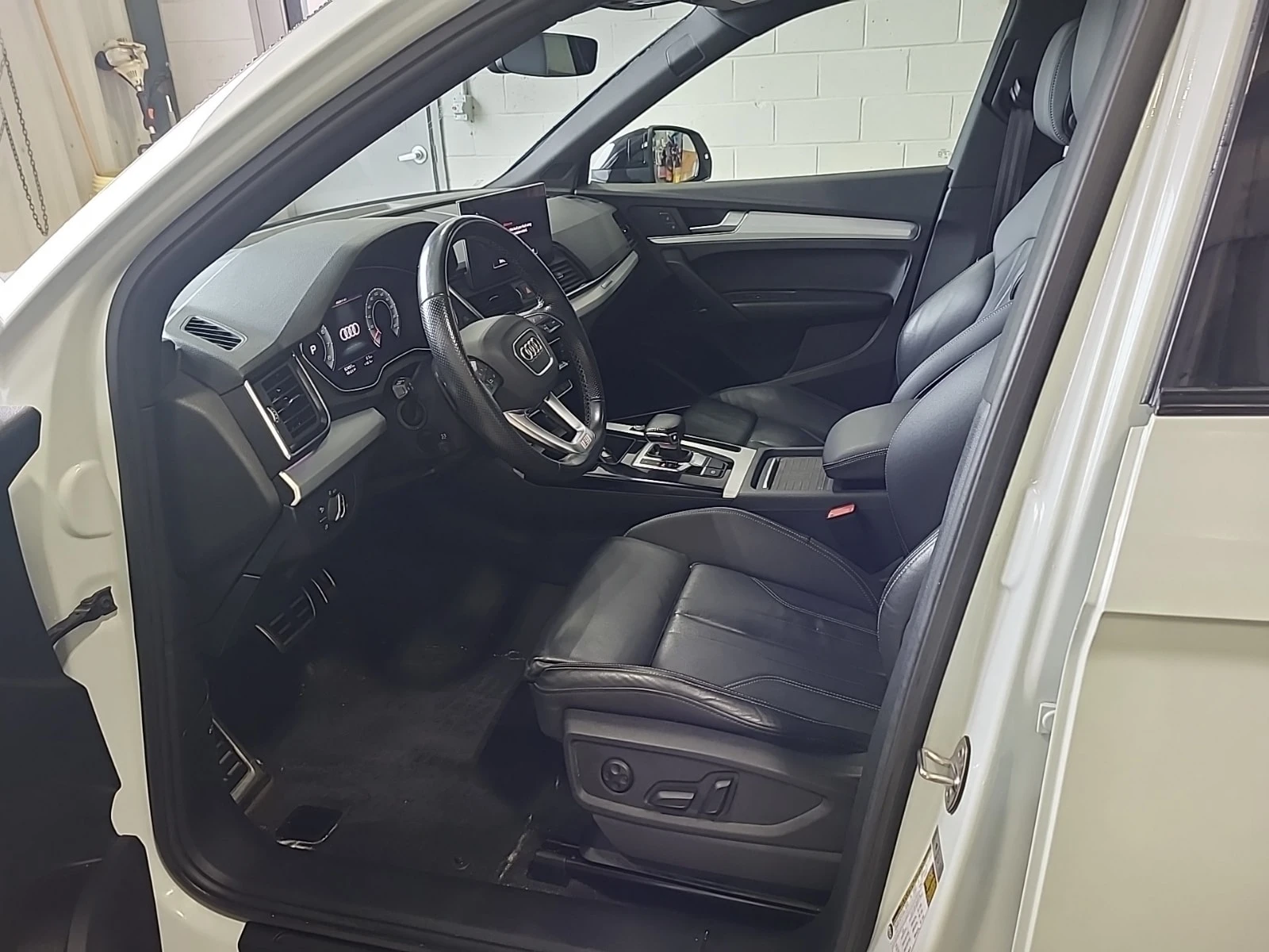 Audi Q5 * 45 Tfsi Quattro Technik * CARFAX * ФИНАНСИРАНЕ, снимка 3 - Автомобили и джипове - 55827656