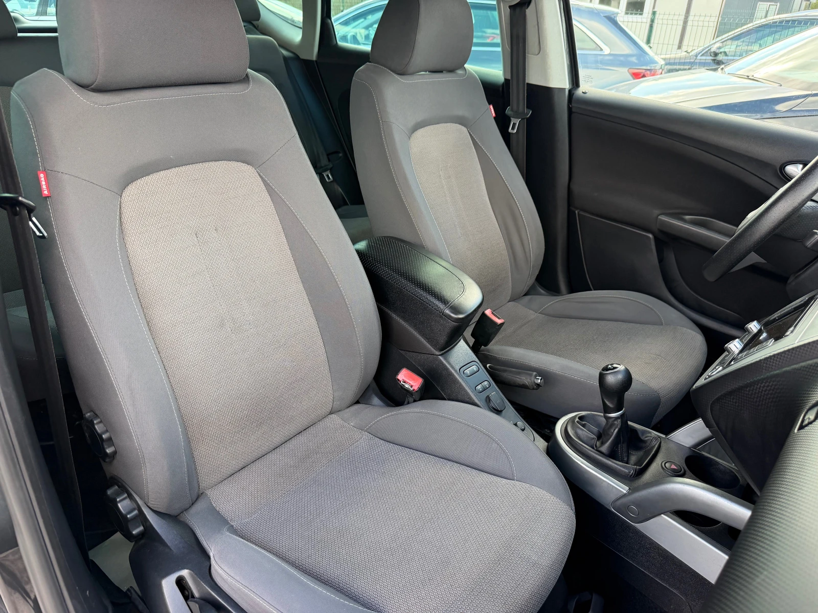 Seat Altea XL 1.6TDI NAVI, снимка 10 - Автомобили и джипове - 56213539