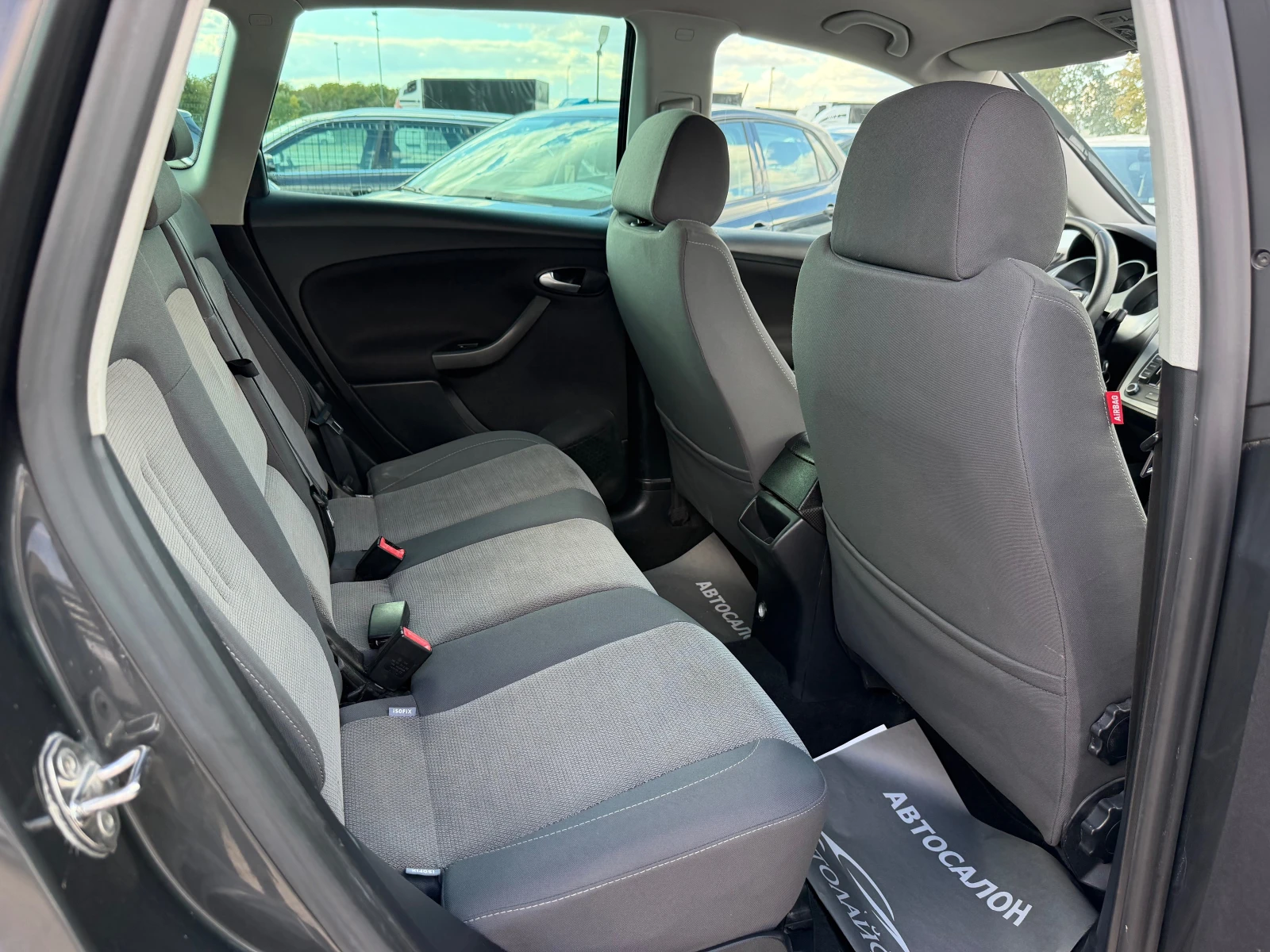 Seat Altea XL 1.6TDI NAVI, снимка 12 - Автомобили и джипове - 56213539