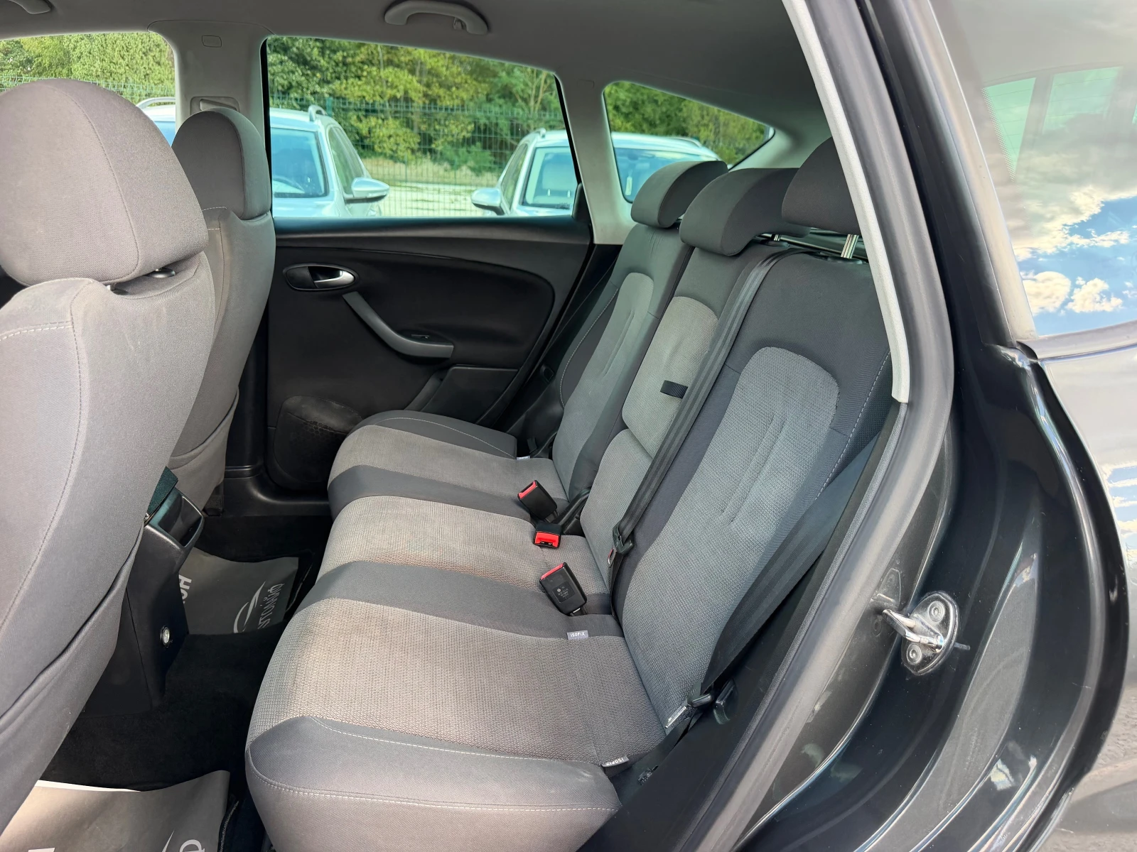 Seat Altea XL 1.6TDI NAVI, снимка 11 - Автомобили и джипове - 56213539