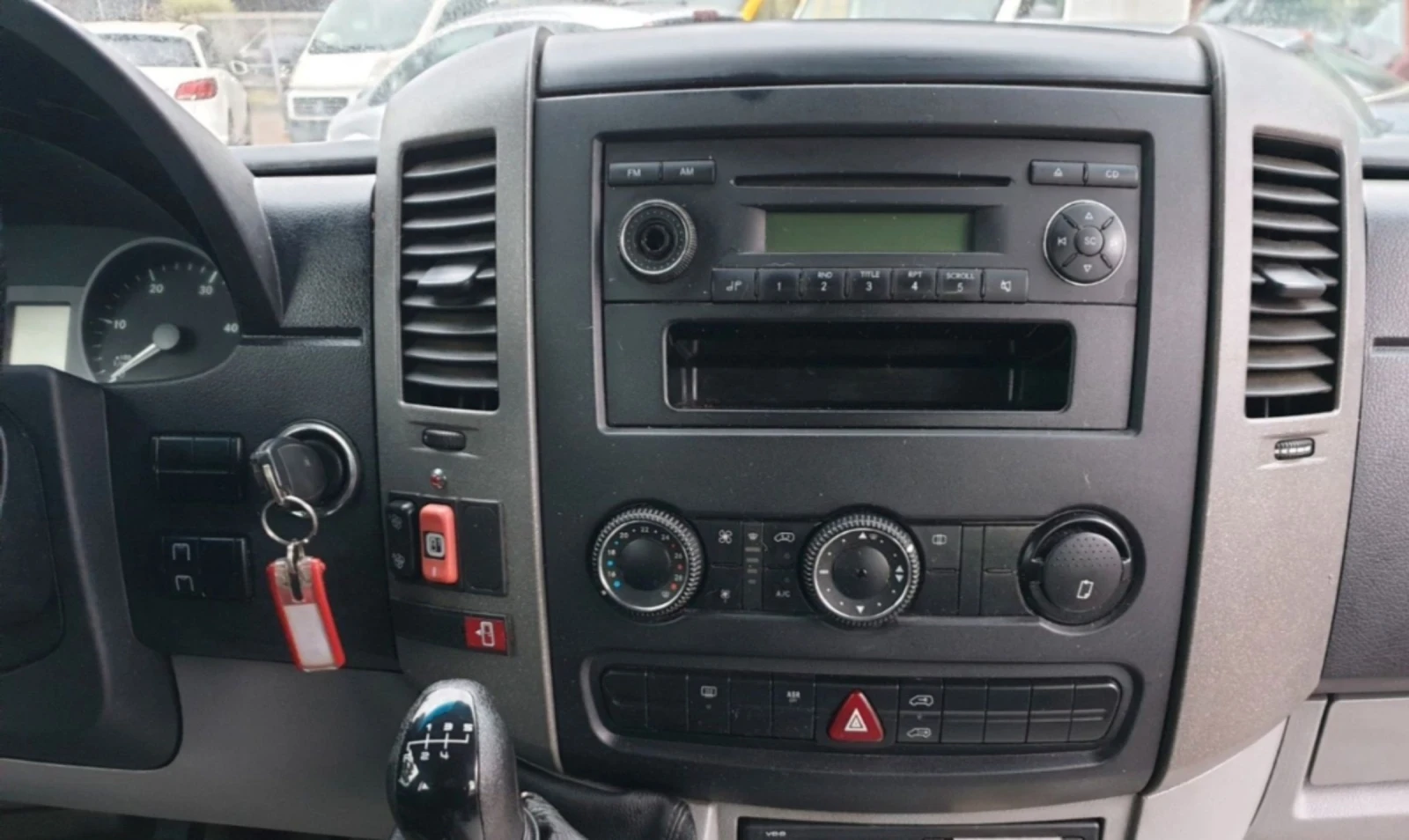 Mercedes-Benz Sprinter 313 -4000 кг. С двоен климатик - изображение 8