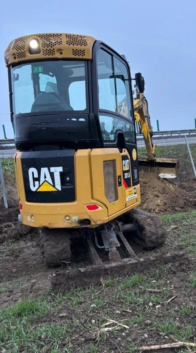 Багер Cat 301.6, снимка 2 - Индустриална техника - 56171093