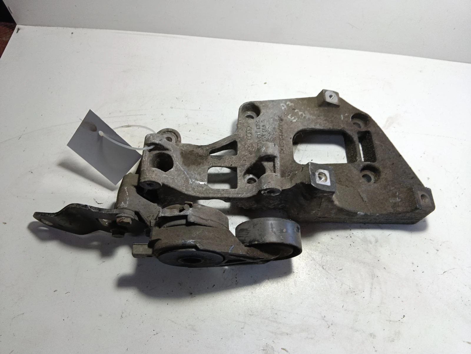 планка 2.0FSI 06F903143F Audi A3