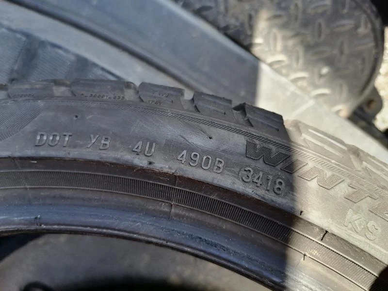 Гуми Зимни 225/40R18, снимка 8 - Гуми и джанти - 31641230