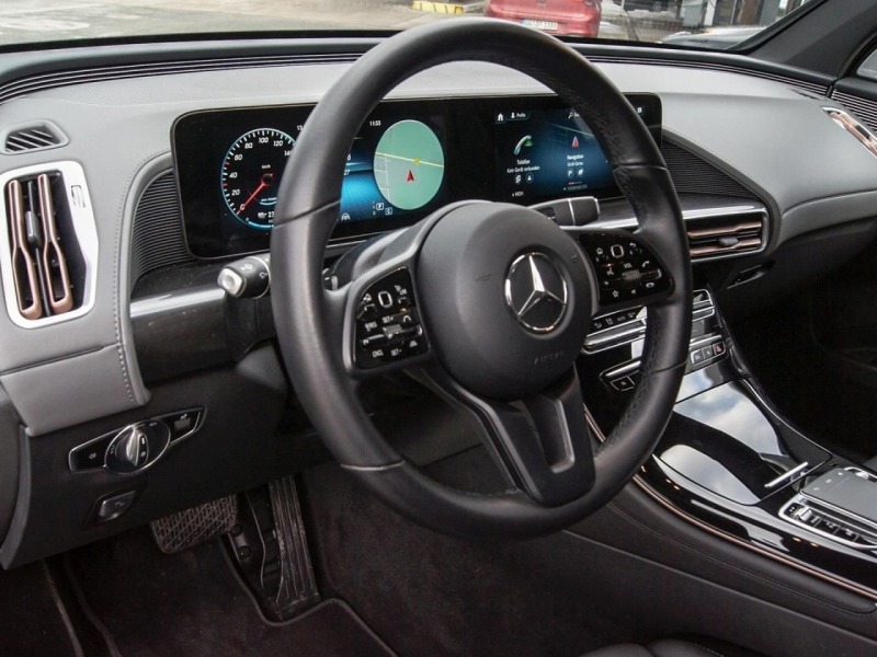 Mercedes-Benz EQC 400 4M*AMG*MBUX Navi*LED*Distronic*Kamera, снимка 8 - Автомобили и джипове - 46275143