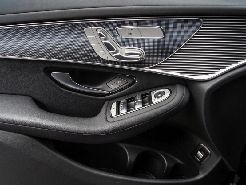 Mercedes-Benz EQC 400 4M*AMG*MBUX Navi*LED*Distronic*Kamera, снимка 15 - Автомобили и джипове - 46275143