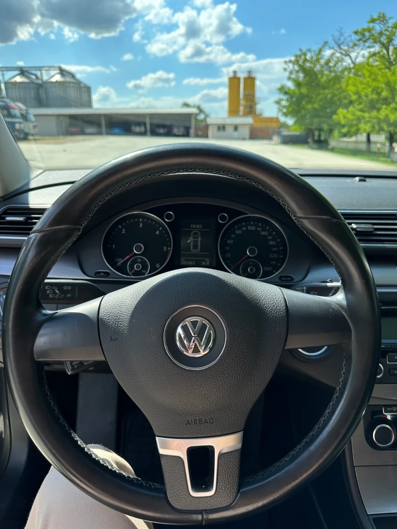 VW Passat, снимка 12 - Автомобили и джипове - 50385077