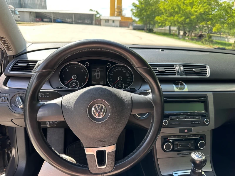 VW Passat, снимка 10 - Автомобили и джипове - 50385077