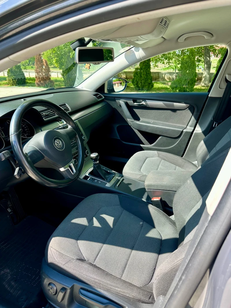 VW Passat, снимка 14 - Автомобили и джипове - 50385077