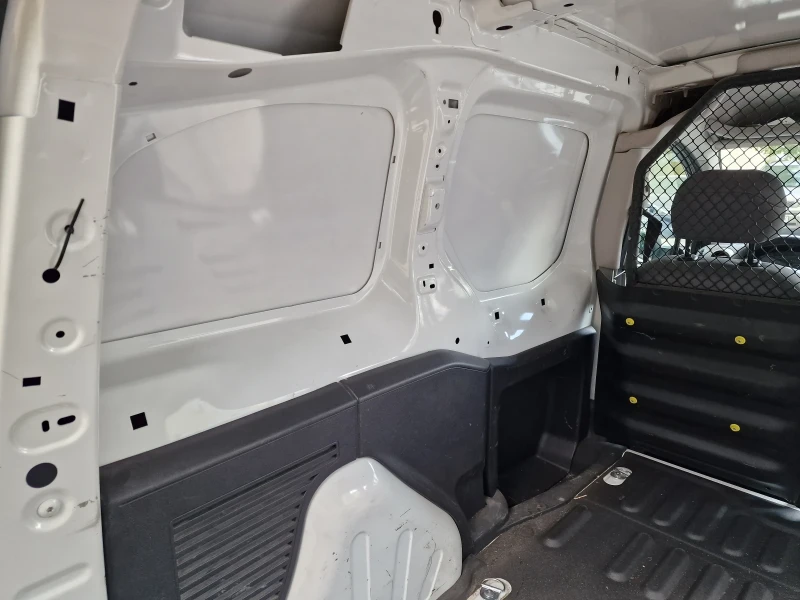 Peugeot Partner 1.6HDI, снимка 16 - Автомобили и джипове - 52200810