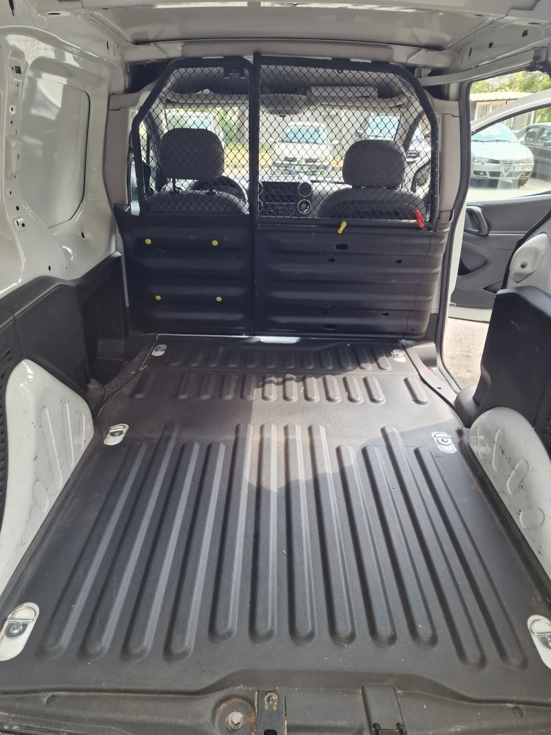 Peugeot Partner 1.6HDI, снимка 11 - Автомобили и джипове - 52200810