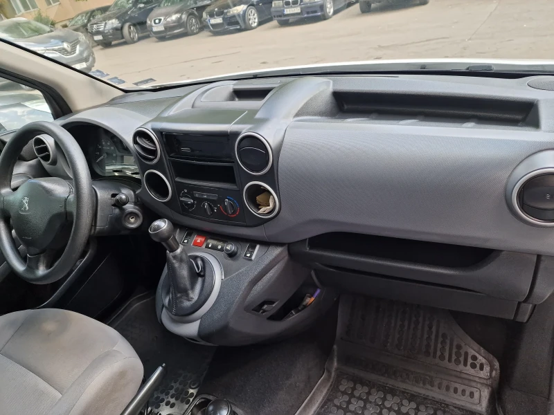 Peugeot Partner 1.6HDI, снимка 9 - Автомобили и джипове - 52200810