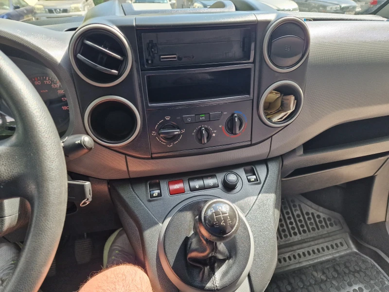 Peugeot Partner 1.6HDI, снимка 14 - Автомобили и джипове - 52200810