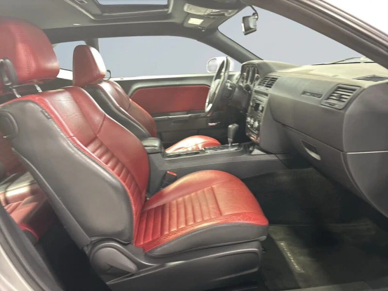 Dodge Challenger SXT* RWD* АвтоКредит* (ЦЕНА ДО БГ), снимка 14 - Автомобили и джипове - 53181242