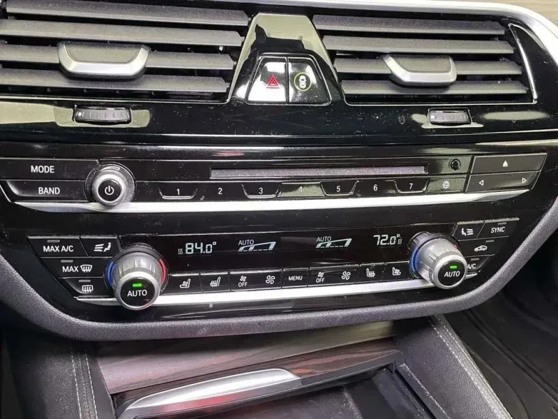 BMW 540 M-pkg* Shadow line* Soft-Close* Massage* Distronic, снимка 10 - Автомобили и джипове - 53262449