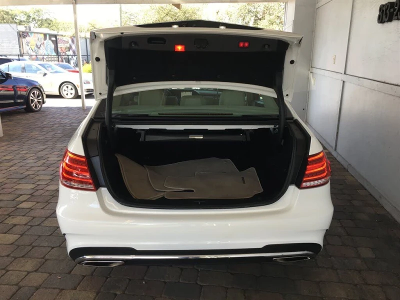 Mercedes-Benz E 350 * AMG Line * HeadUp * * AвтоКредит* (ЦЕНА ДО БГ), снимка 8 - Автомобили и джипове - 53393976