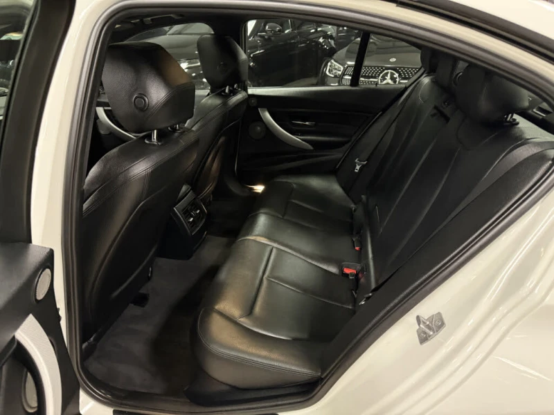 BMW 335 xDrive* АвтоКредит* (ЦЕНА ДО БГ), снимка 10 - Автомобили и джипове - 53501403