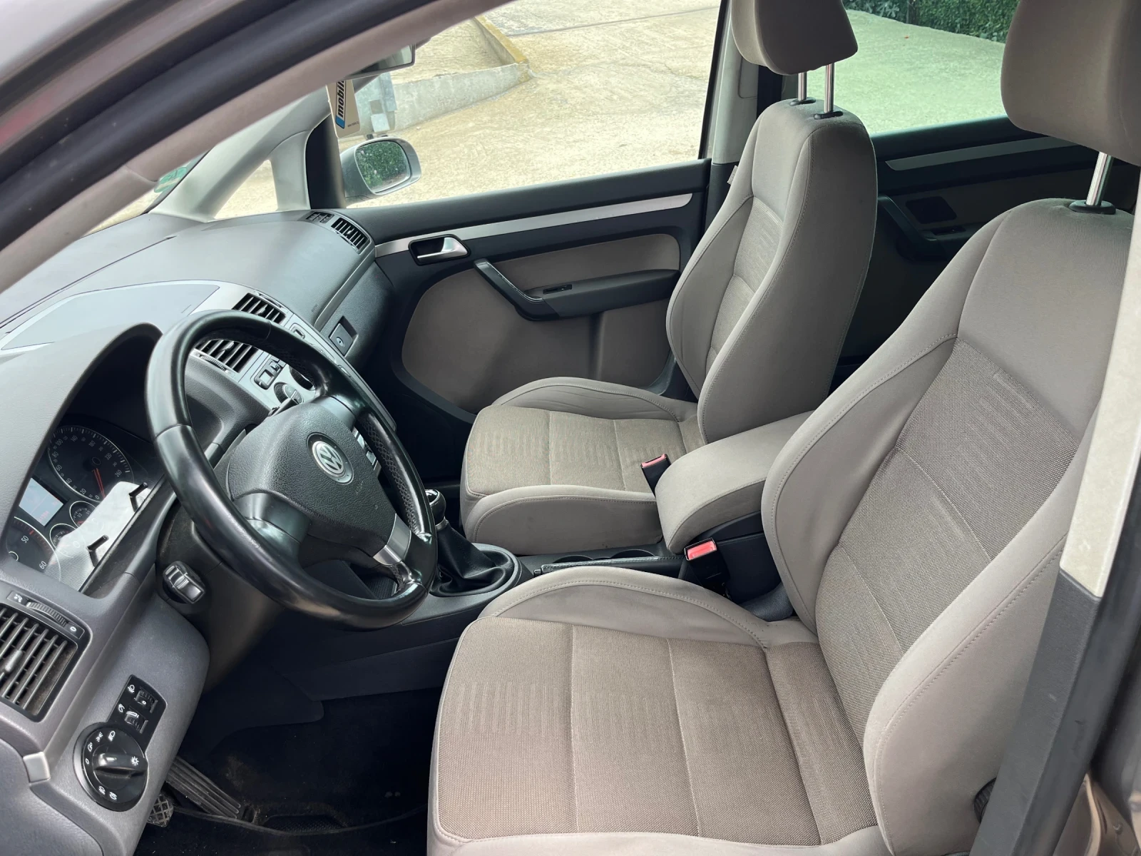 VW Touran 2.0TDI Highline - изображение 7