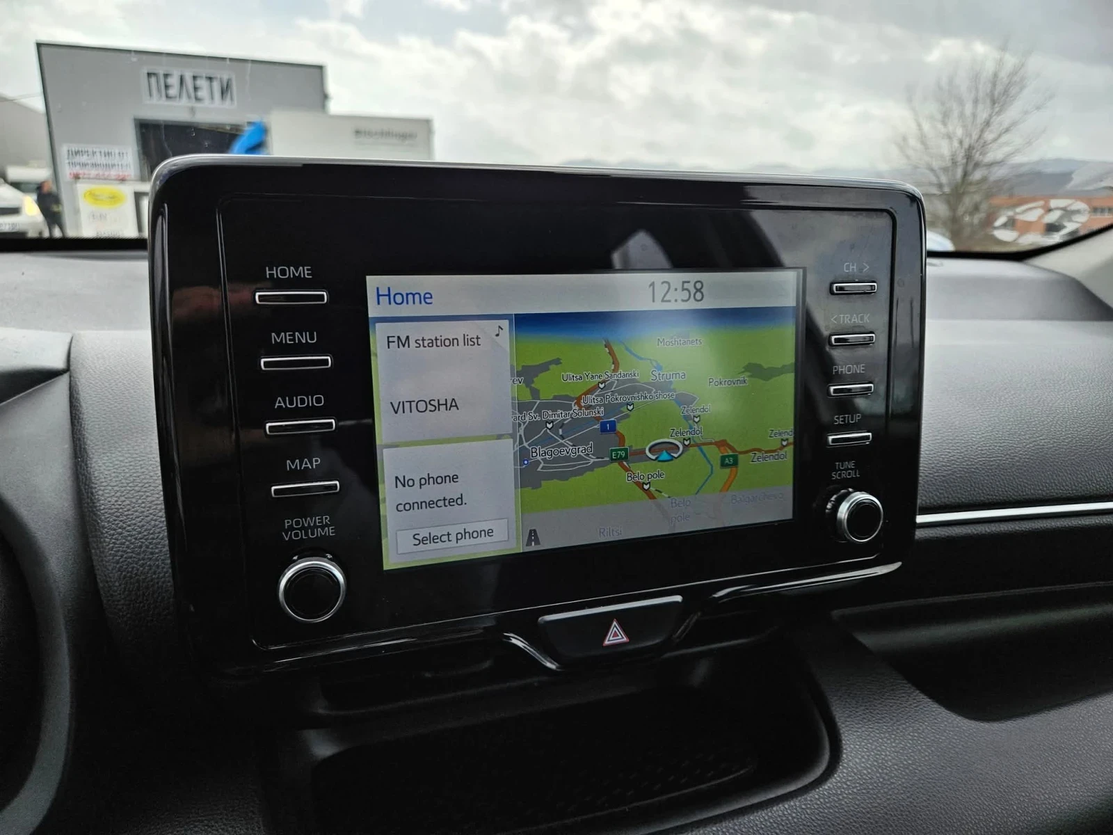 Toyota Yaris 1.5Hybrid Avtomat - изображение 9