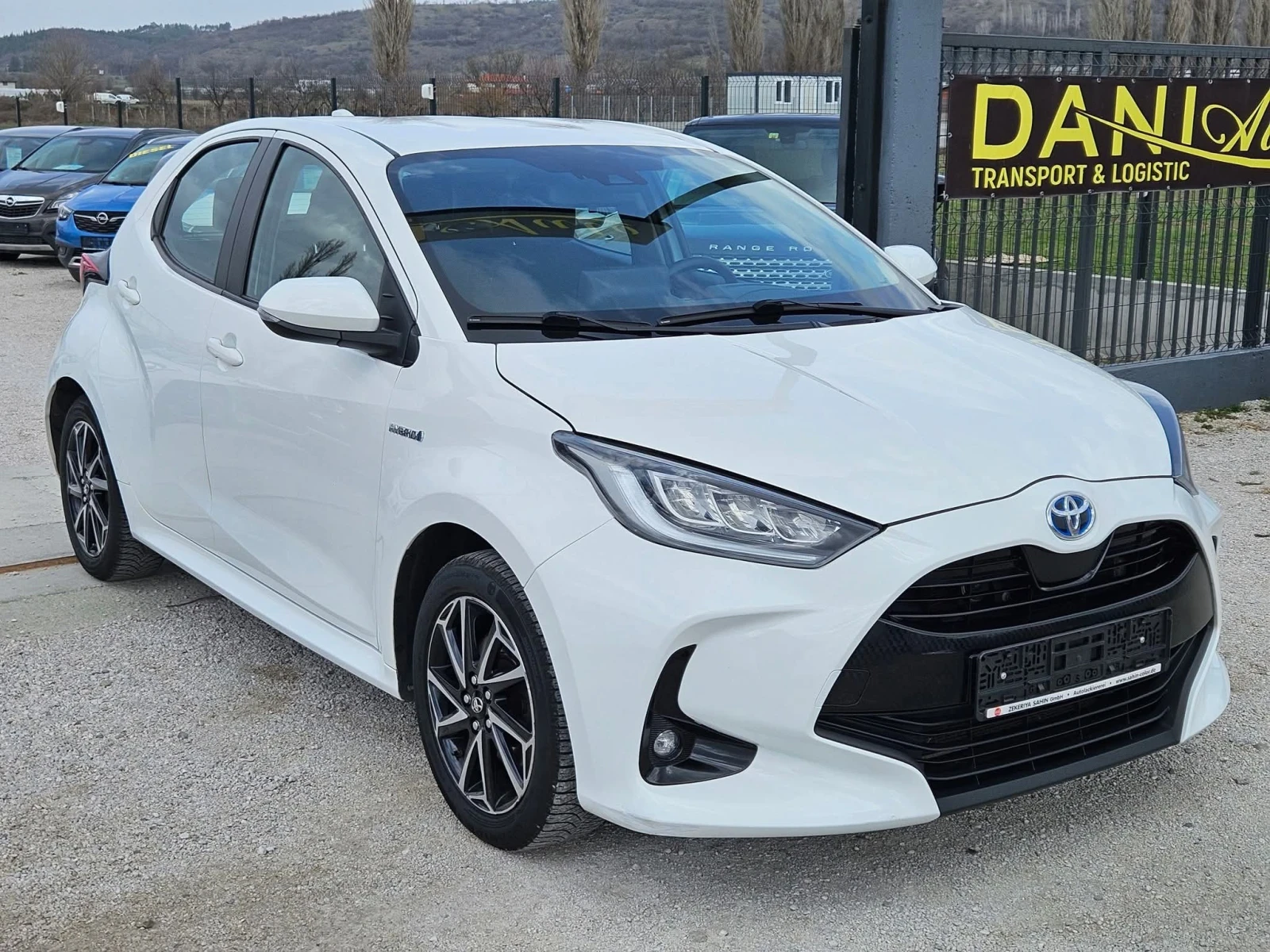 Toyota Yaris 1.5Hybrid Avtomat - изображение 3