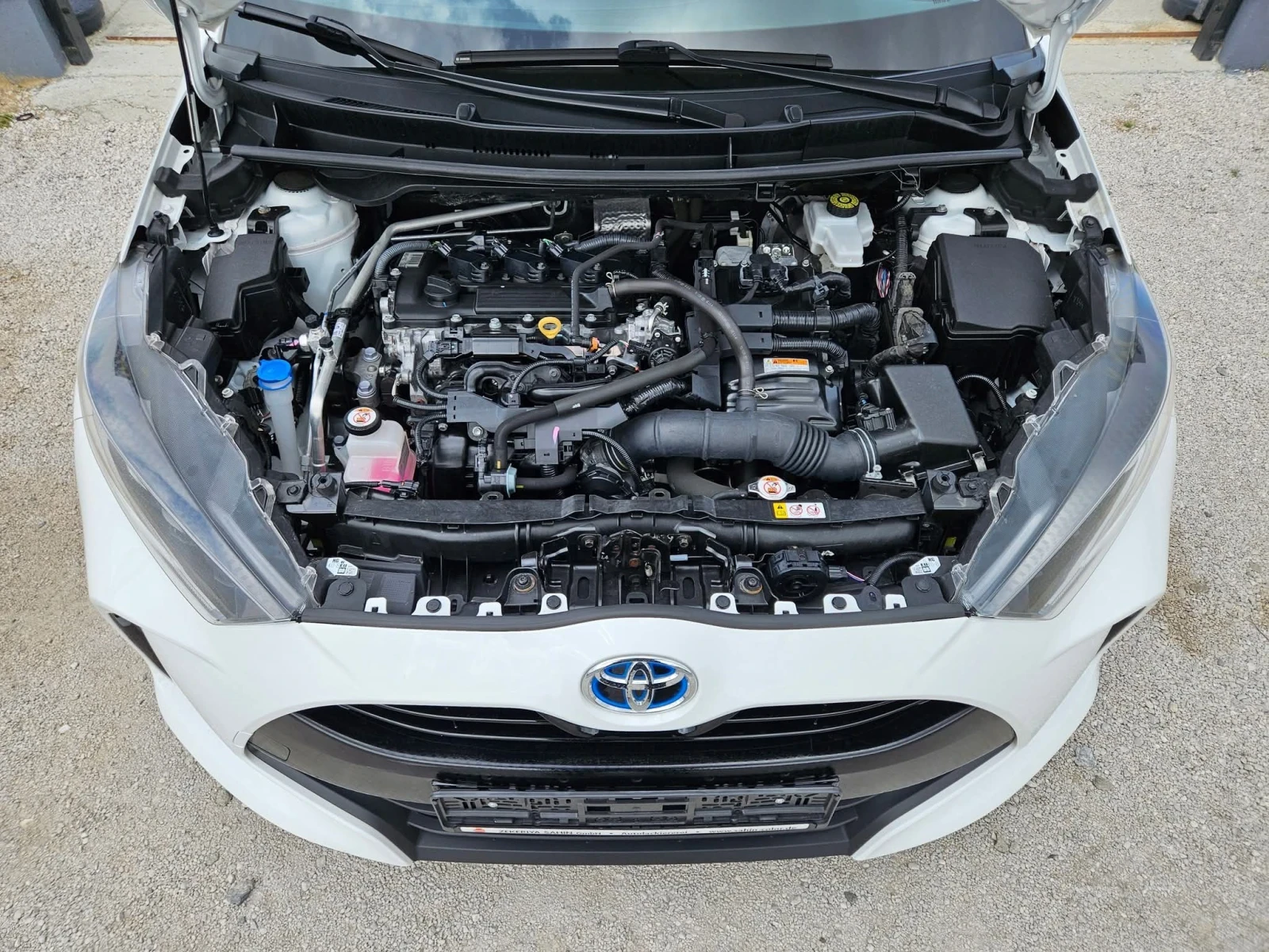 Toyota Yaris 1.5Hybrid Avtomat | Mobile.bg — изображение 15