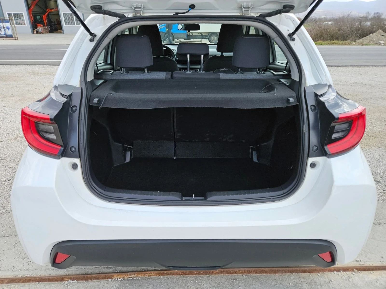 Toyota Yaris 1.5Hybrid Avtomat | Mobile.bg — изображение 14