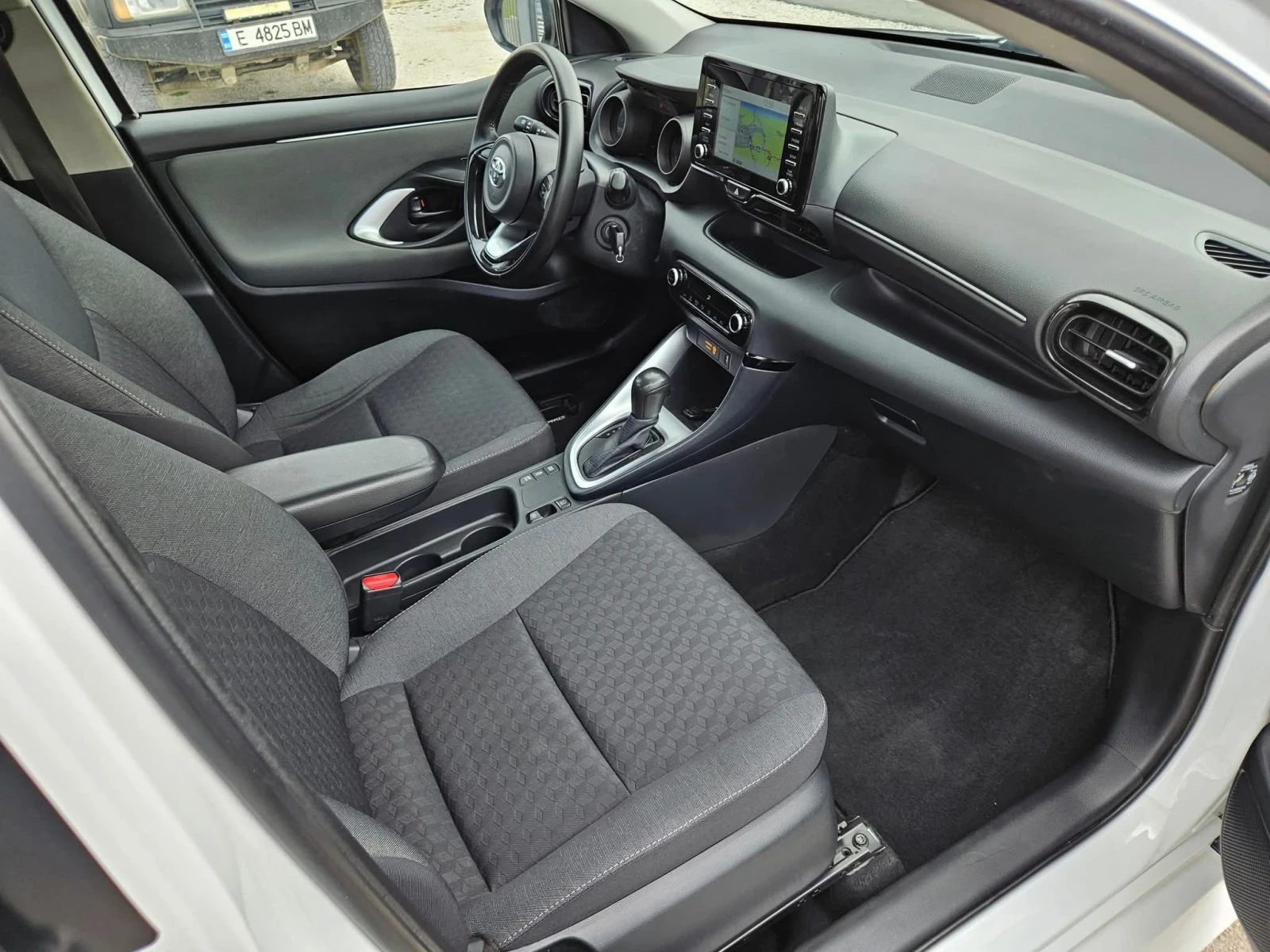 Toyota Yaris 1.5Hybrid Avtomat | Mobile.bg — изображение 13