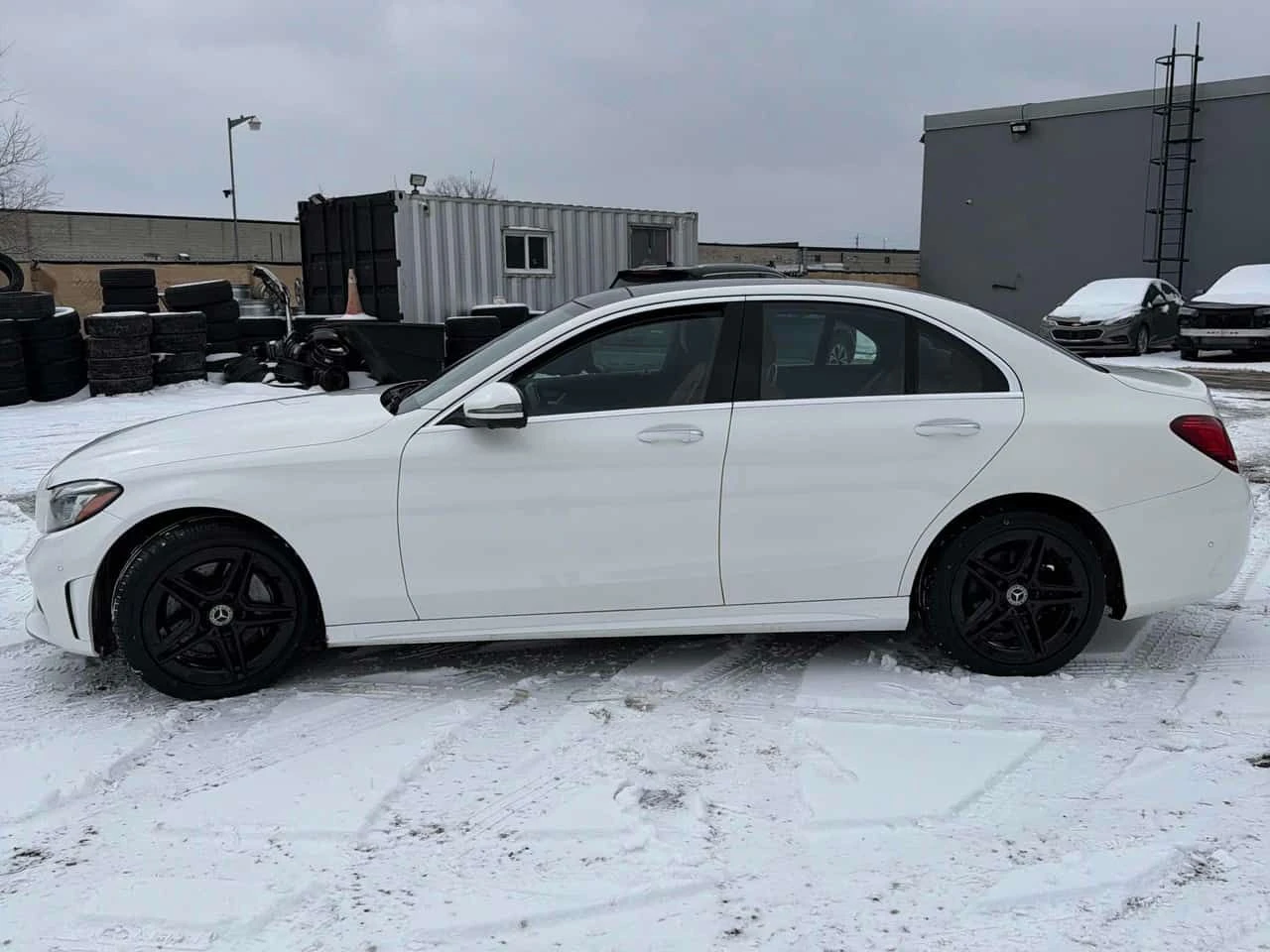 Mercedes-Benz C 300 * АВТО КРЕДИТ* ЦЕНА ДО БГ * СЕРВИЗНА ИСТОРИЯ *  - изображение 2