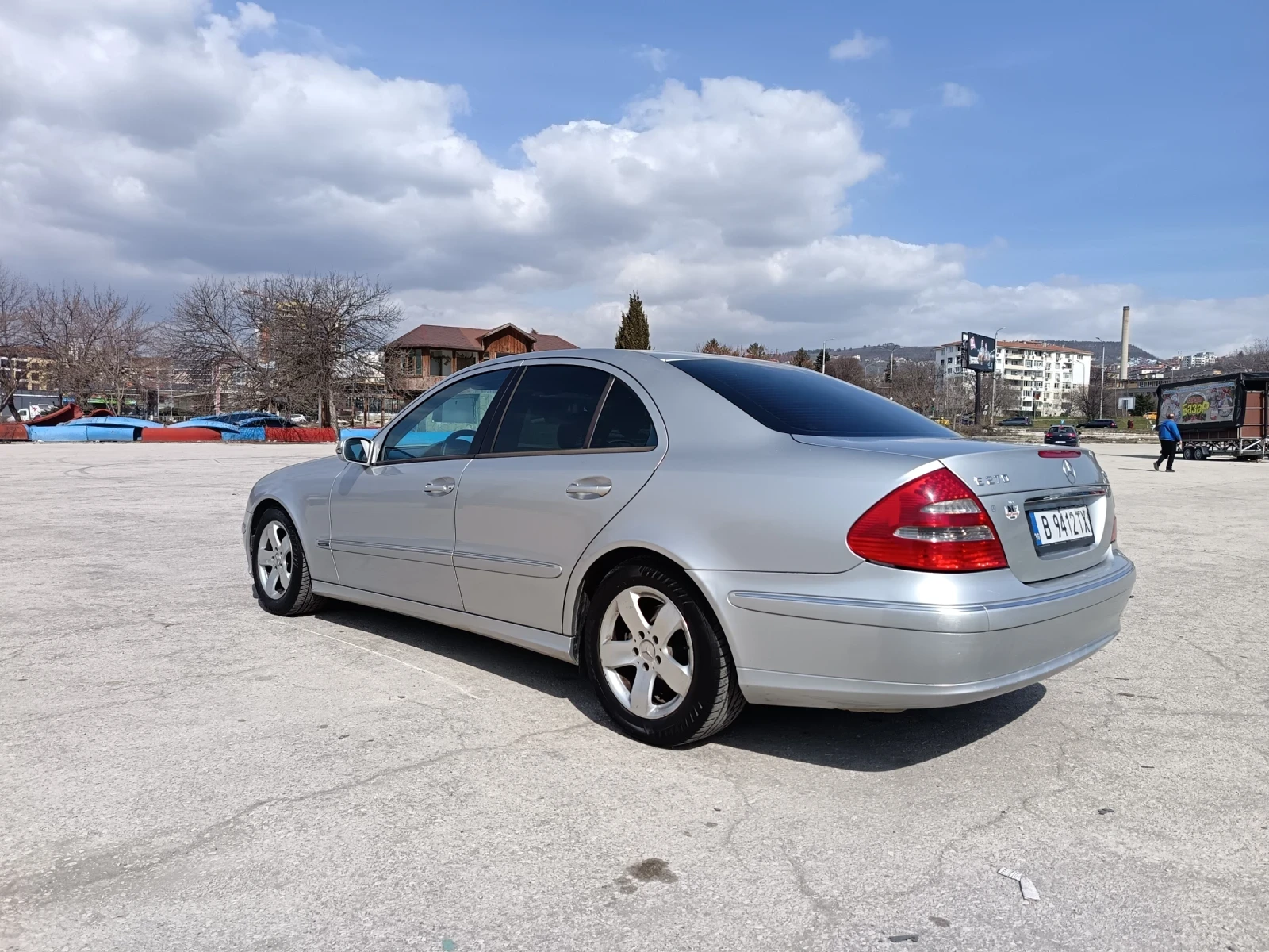 Mercedes-Benz E 270 AVANTGARDE E-270 , снимка 9 - Автомобили и джипове - 53877868