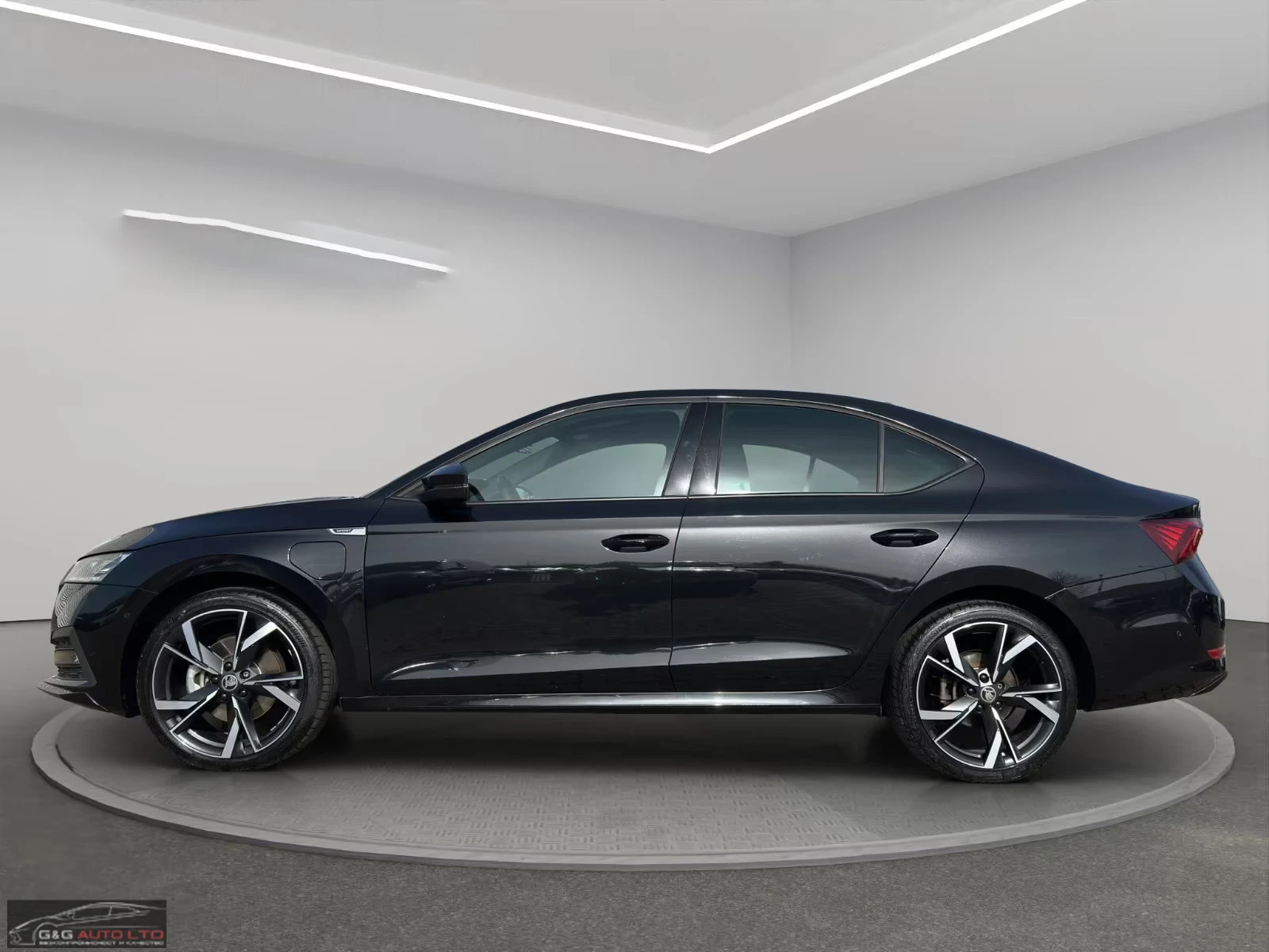 Skoda Octavia 1.4PHEV/204HP/SPORT-LINE/MATRIX/CAM/HUD/ACC/124q, снимка 3 - Автомобили и джипове - 54108217