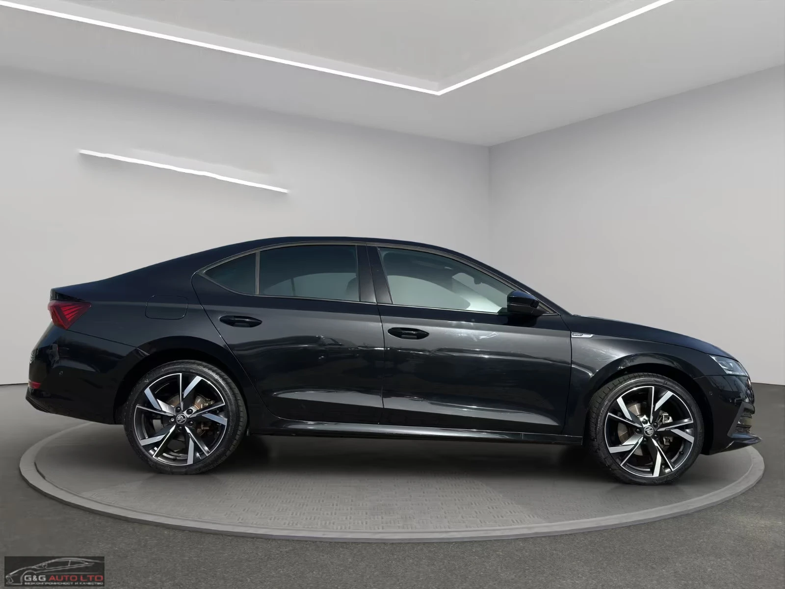 Skoda Octavia 1.4PHEV/204HP/SPORT-LINE/MATRIX/CAM/HUD/ACC/124q, снимка 6 - Автомобили и джипове - 54108217