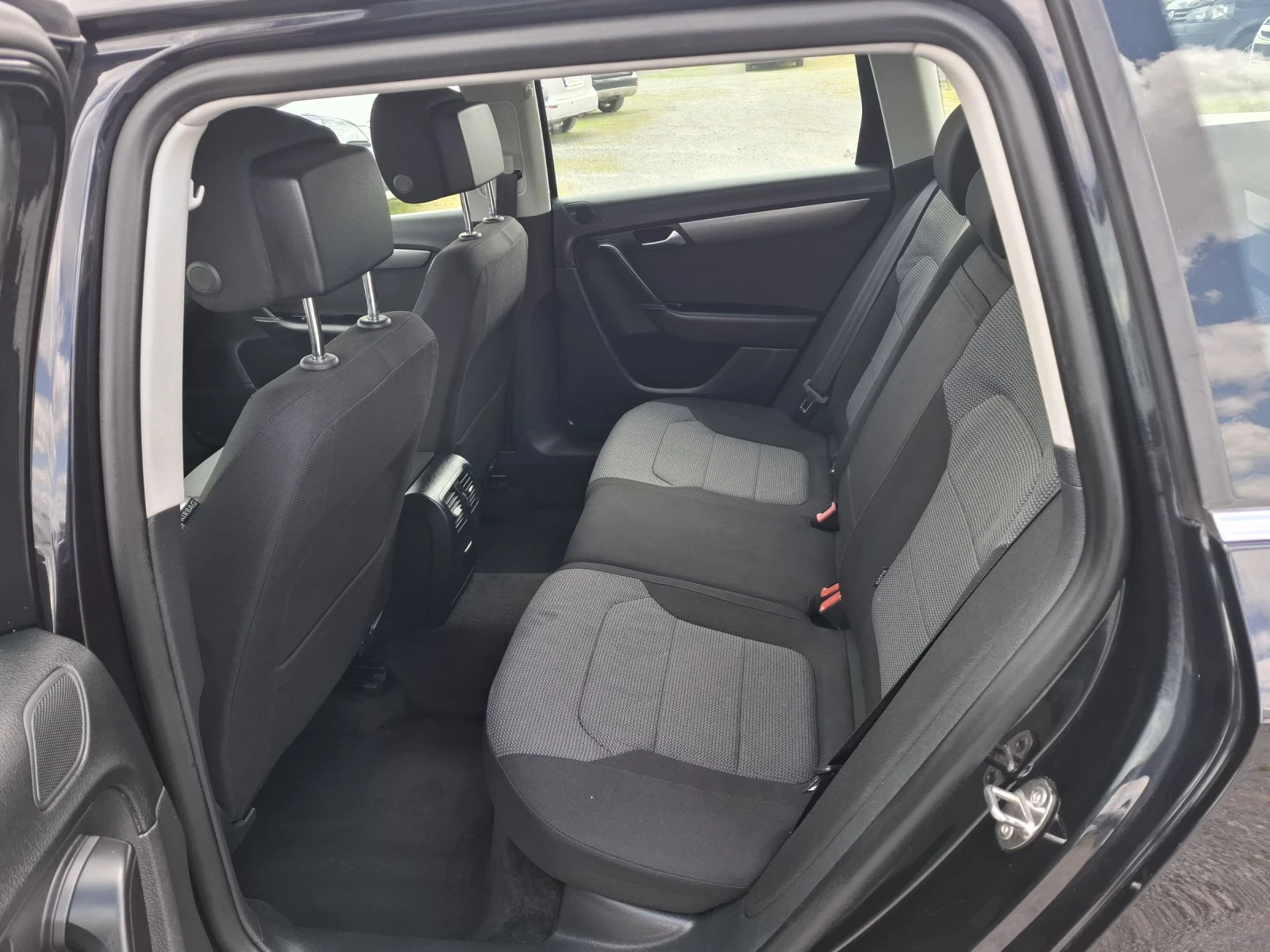 VW Passat 2, 0 TDI-140 ps-Navi, снимка 12 - Автомобили и джипове - 54147411