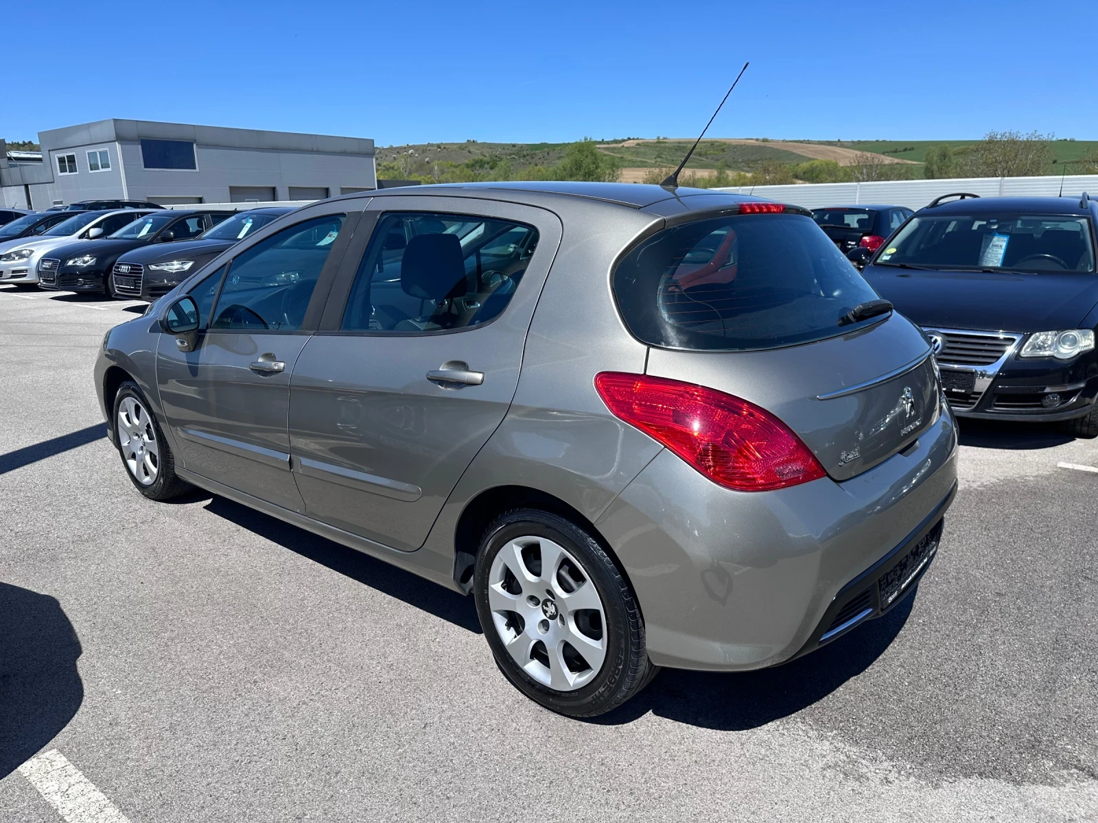 Peugeot 308 1.6 HDI 92 к.с. Фейслифт!, снимка 5 - Автомобили и джипове - 54319555