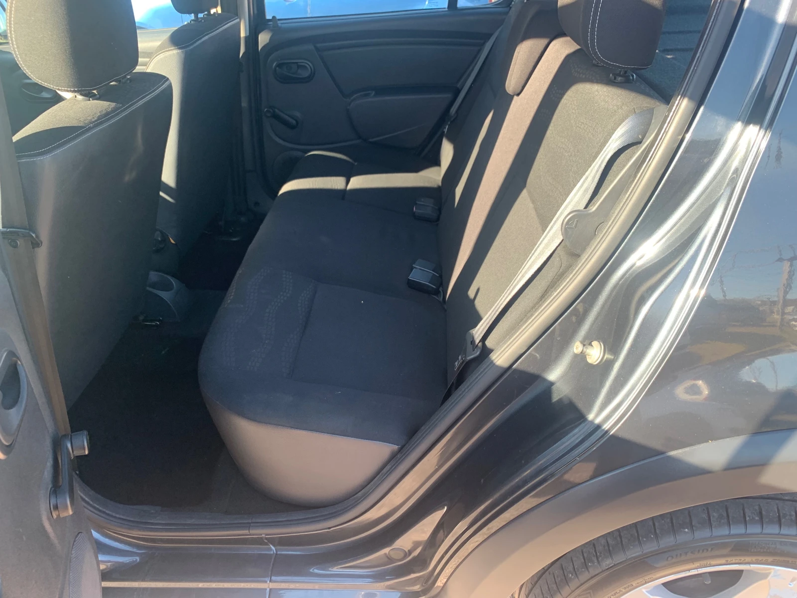 Dacia Sandero 1.5dci STEPWAY, снимка 12 - Автомобили и джипове - 54321206