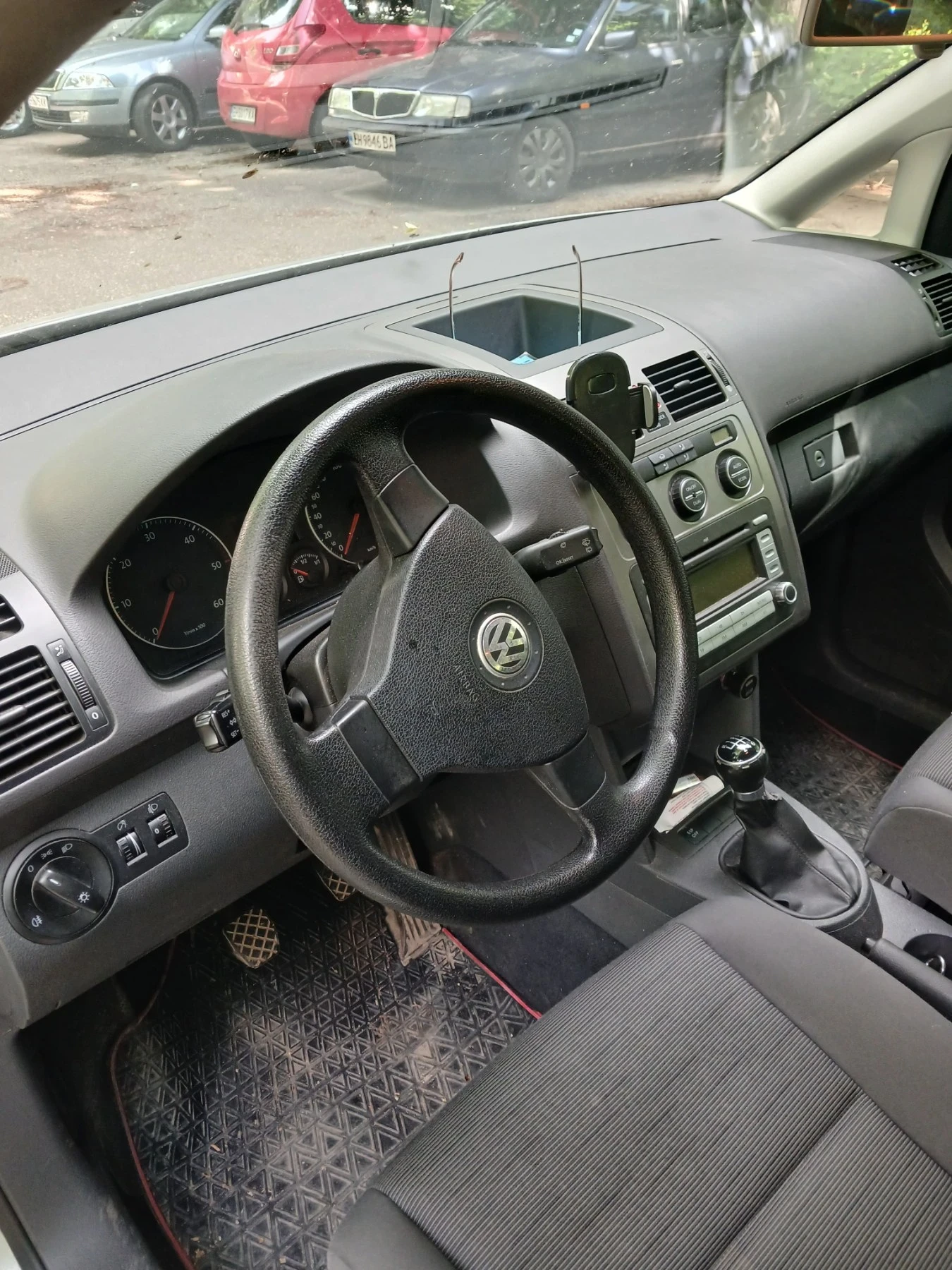 VW Touran, снимка 4 - Автомобили и джипове - 54574919