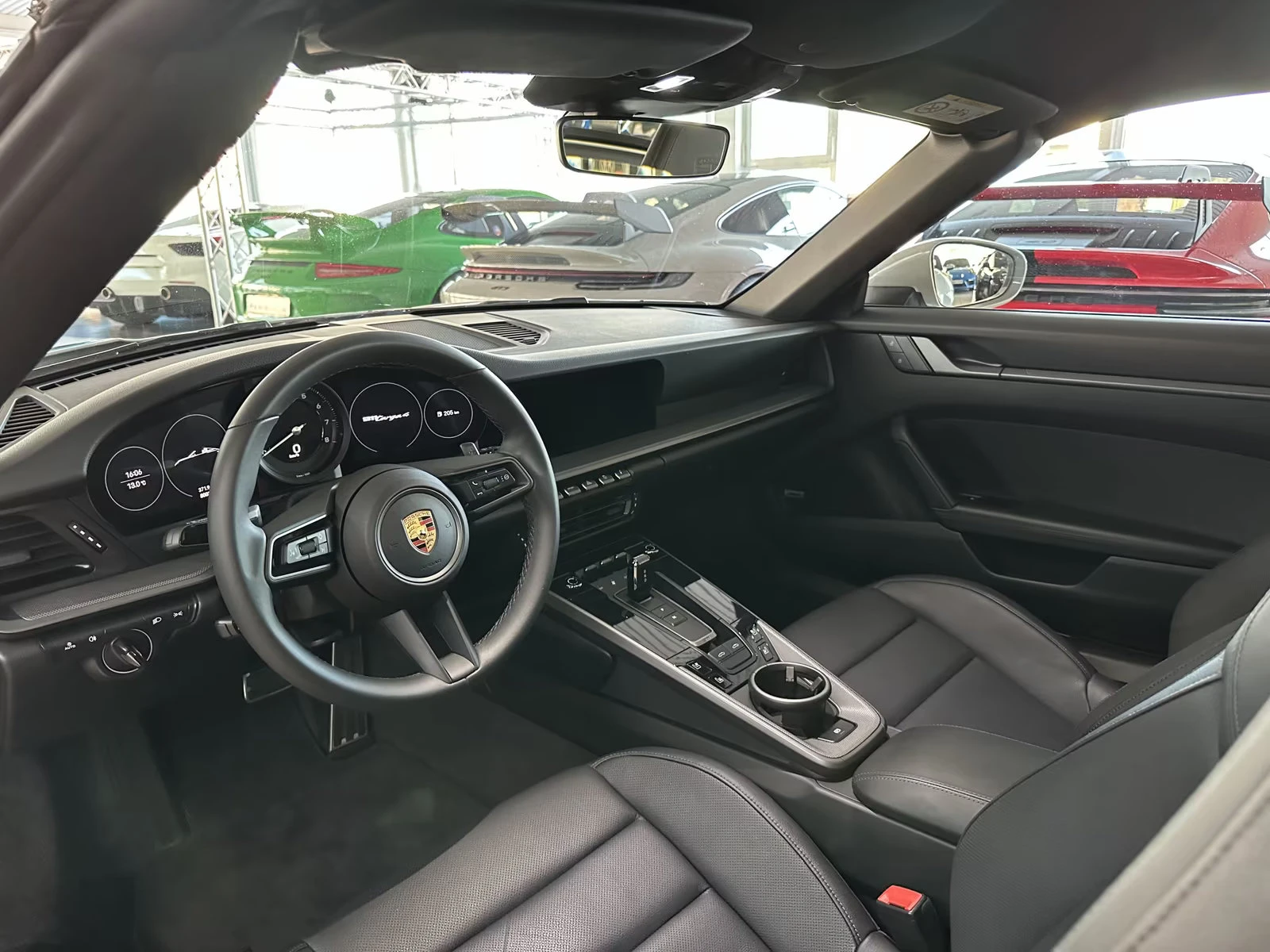Porsche 911 992/TARGA-4/385HP/4X4/PDK/BOSE/VENT/CAM/427z, снимка 7 - Автомобили и джипове - 54607626