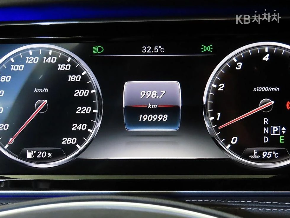 Mercedes-Benz S 560 * AMG 6.3 PK* OBDUH* МАСАЖ* ТВ* FULL, снимка 9 - Автомобили и джипове - 54753713