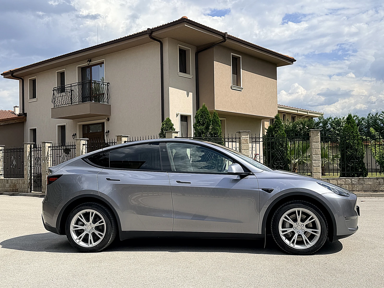Tesla Model Y Long Range 4x4 Европейска Гаранция 2024г., снимка 4 - Автомобили и джипове - 54804691