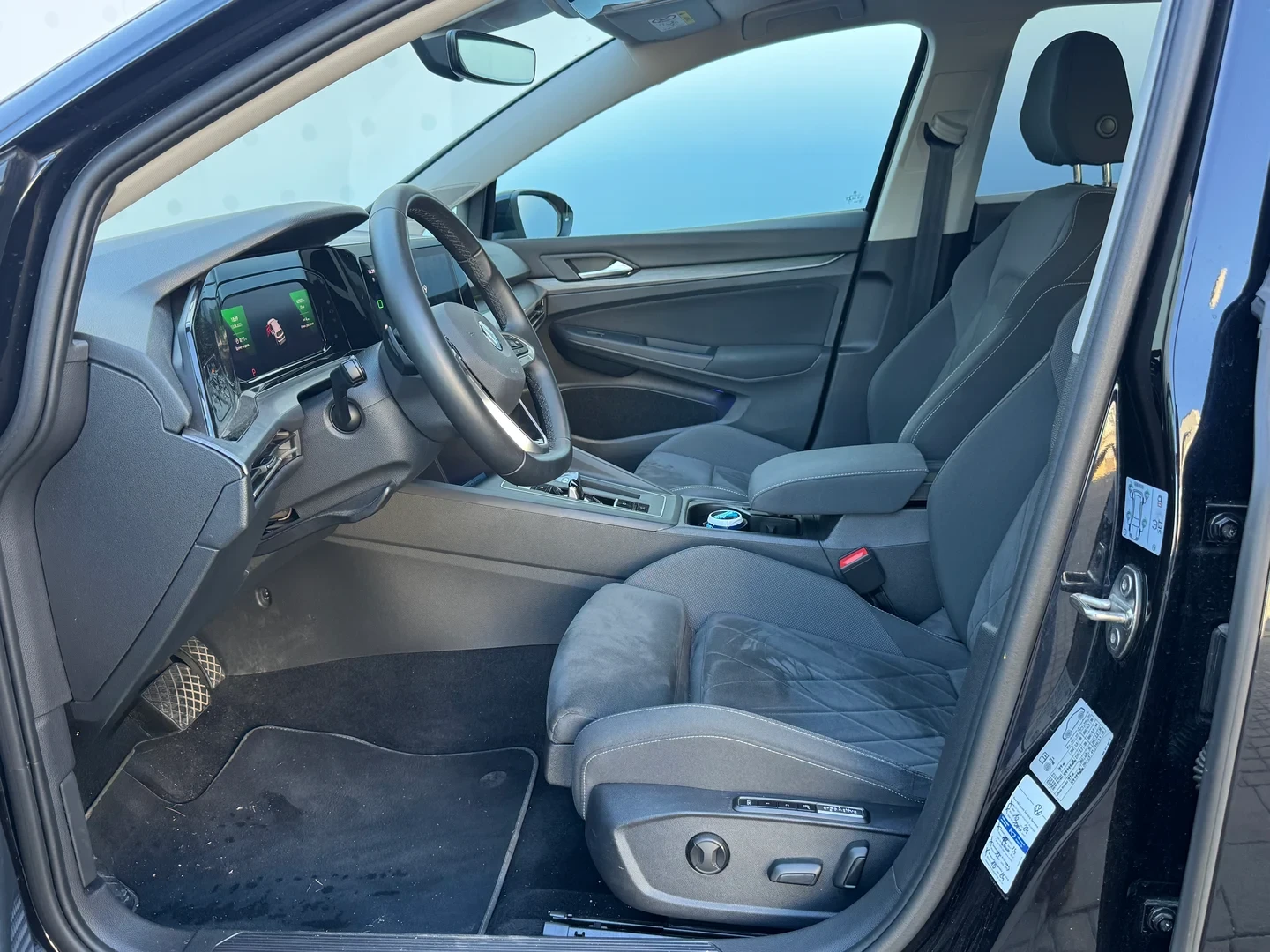 VW Golf VIII Lim.style* Plug-in Hybrid* IQ Light* Massage, снимка 5 - Автомобили и джипове - 55023701
