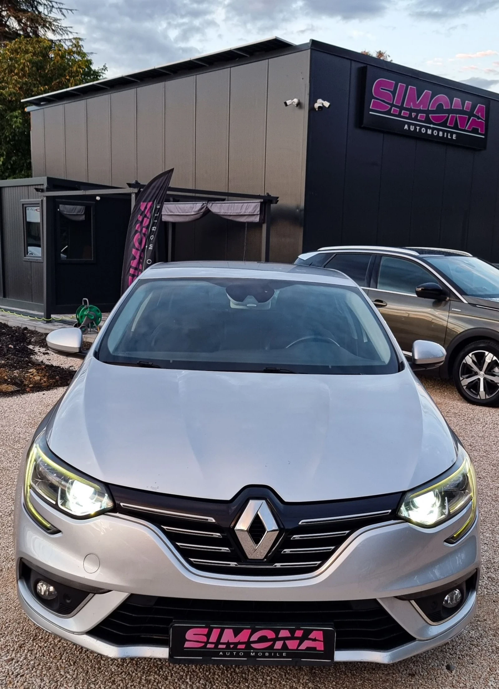 Renault Megane 1.5 dci Energy intens, снимка 3 - Автомобили и джипове - 55290924