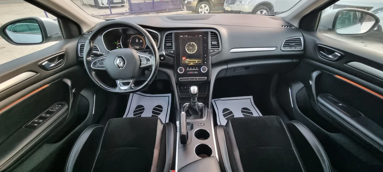 Renault Megane 1.5 dci Energy intens, снимка 9 - Автомобили и джипове - 55290924