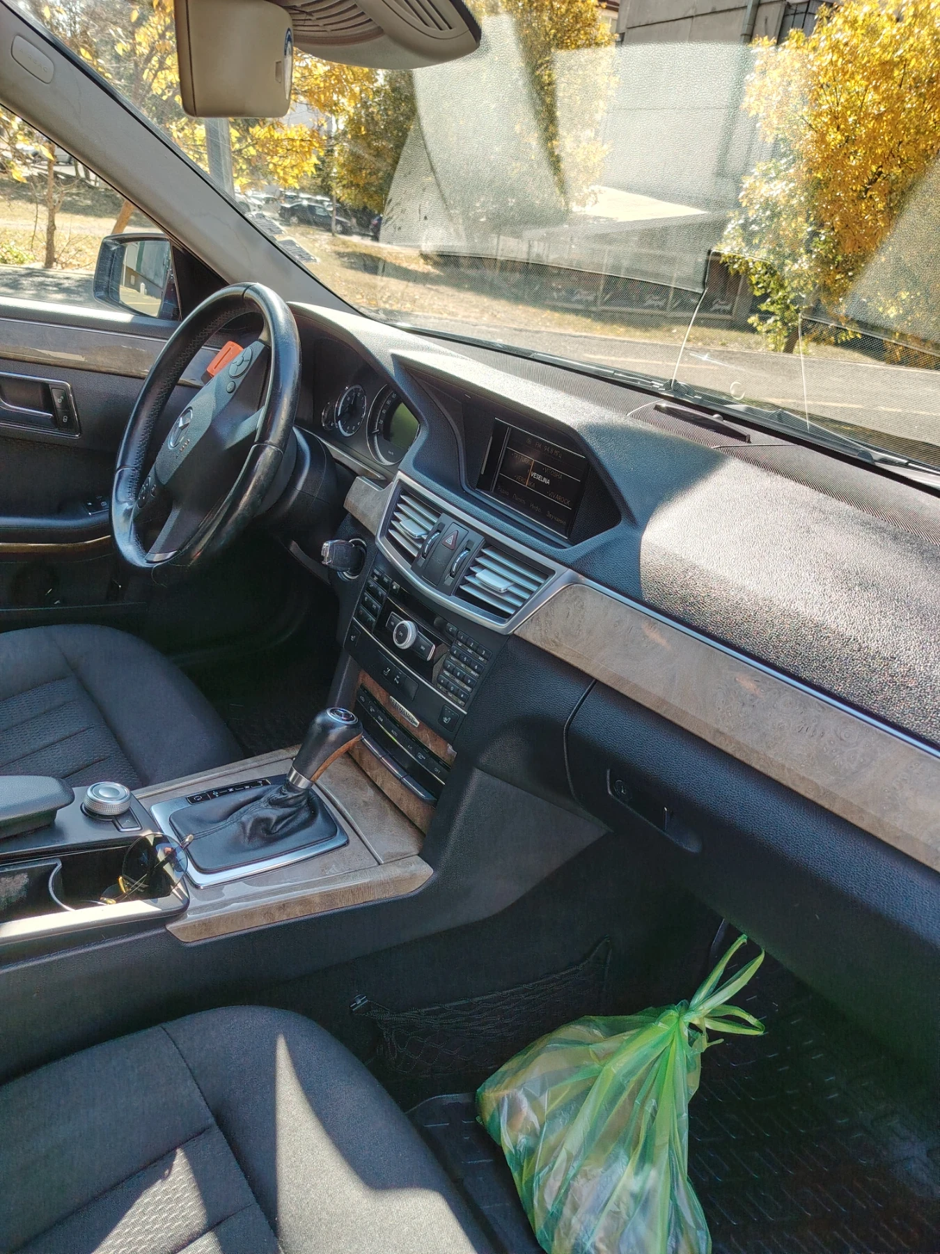 Mercedes-Benz E 200, снимка 9 - Автомобили и джипове - 56577759